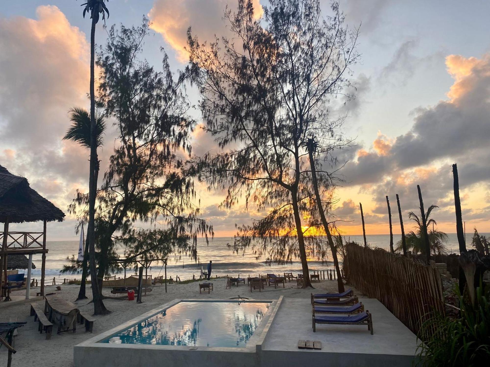 Drifters Zanzibar Vandrarhem Paje Exteriör bild
